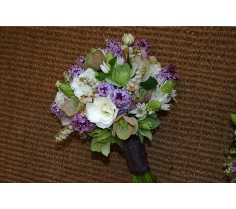 Blooms Florist - Taree, NSW