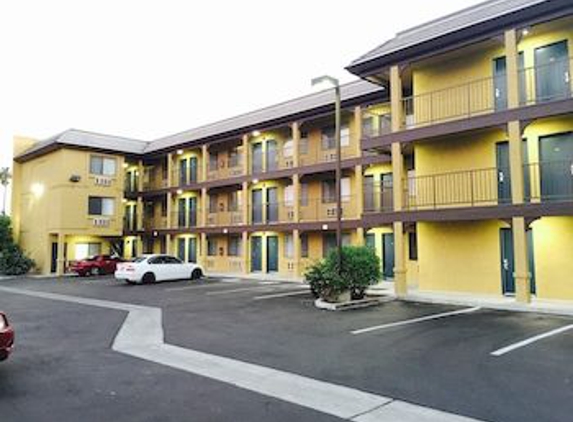 Simply Home Inn & Suites - Riverside, CA