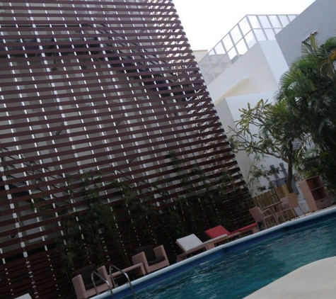 Dorchester Hotel and Suites Miami Beach - Miami Beach, FL