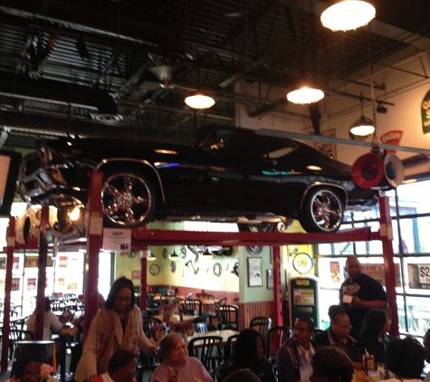 Quaker Steak & Lube - Valley View, OH