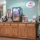 Super 8 by Wyndham Milaca - Motels