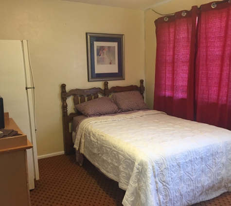 E J Motel - Belleville, IL. EJ $150-$160 weekly with s $50 deposit at check in. Includes Direct TV.  No pets and drug free zone.