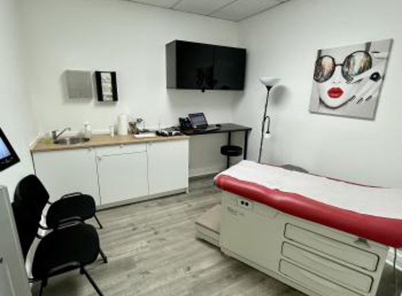 Familia Health Clinic and Pharmacy - Walk-In Clinic at a Low Cost - Deerfield Beach, FL