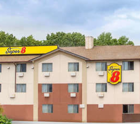 Super 8 by Wyndham Chester/Richmond Area - Chester, VA