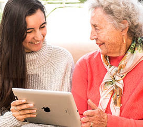 Amana Living - South Kalgoorlie, WA. A resident and her visiting grandaughter