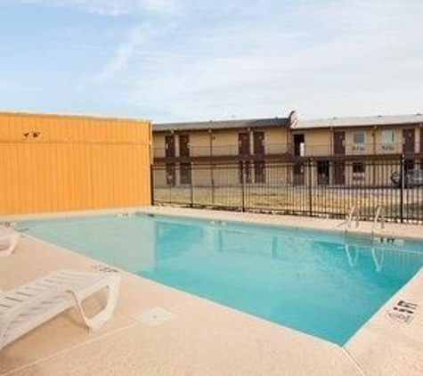 Super 8 by Wyndham Joplin - Joplin, MO