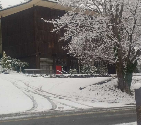 Church of the Redeemer Episcopal - Kenmore, WA. Entrance from NE 181st Street during the snow