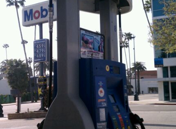 Mobil - Beverly Hills, CA