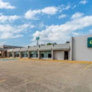 Quality Inn & Suites Vandalia near I-70 and Hwy 51 - Motels
