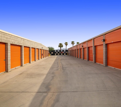 Public Storage - Palm Springs, CA