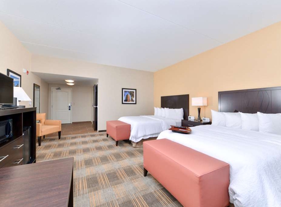 Hampton Inn & Suites California University-Pittsburgh - Coal Center, PA