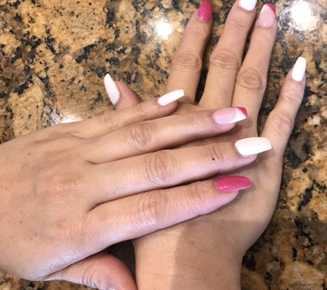 Deluxe Nail Salon - Dallas, TX