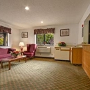 Super 8 by Wyndham Stroudsburg - Motels