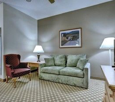 Lancaster Inn and Suites - Manheim, PA