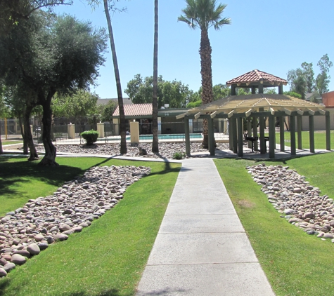 Los Vecinos Apartments - Phoenix, AZ