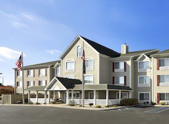 Country Inns & Suites - Maumee, OH