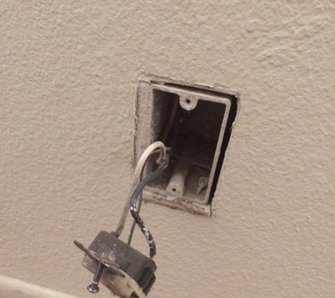A Dan The Handyman - Santa Ana, CA. Let’s replace this outlet 