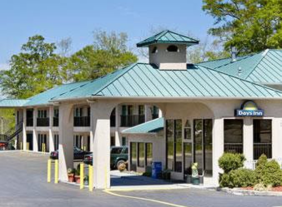 Days Inn by Wyndham Jackson - Jackson, GA