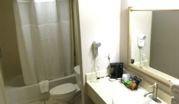 Days Inn & Suites by Wyndham Tampa near Ybor City - Tampa, FL