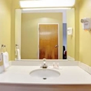 Super 8 by Wyndham Salisbury - Hotels