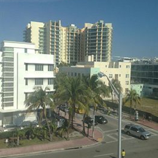 Geneva Apartments Hotel - Miami Beach, FL