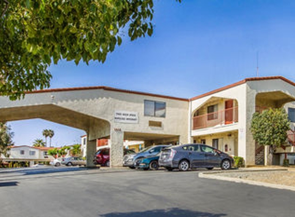 Econo Lodge - Castro Valley, CA