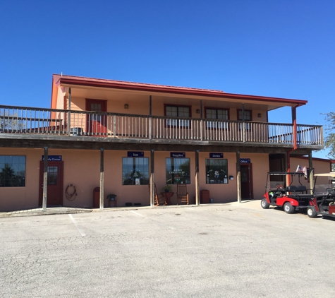 Braunig Lake RV Resort - Elmendorf, TX