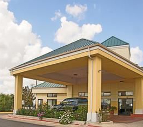 Days Inn by Wyndham Central San Antonio NW Medical Center - San Antonio, TX