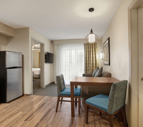 Homewood Suites by Hilton Kansas City-Airport - Kansas City, MO