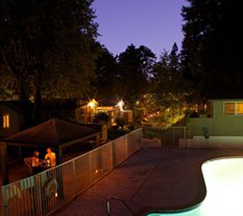 Cottages On River Road - Guerneville, CA