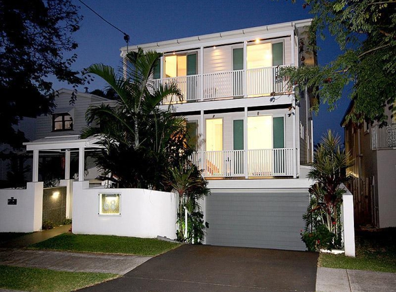 Brush Ranger - Cundletown, NSW. Manly mansion 3m$ painted by Neil G.