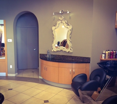 The Mirror Mirror Salon - Henderson, NV