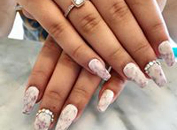 Luxe Nails & Spa - Des Plaines, IL