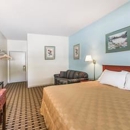 Super 8 by Wyndham Knoxville Downtown Area - Motels