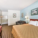 Super 8 by Wyndham Knoxville Downtown Area - Hotels
