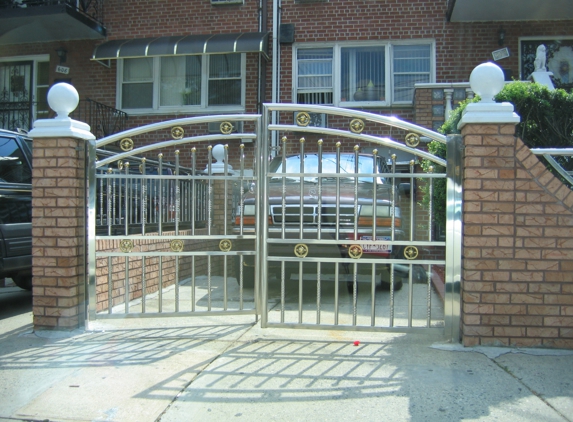 Queens Affordable Fence Company - Forest Hills, NY. driveway gate made
