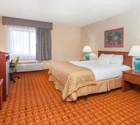 Baymont Inn & Suites - Roseville, MI