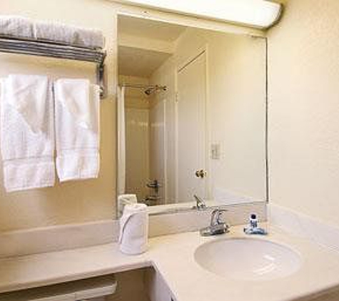 Travelodge by Wyndham Fort Lauderdale - Fort Lauderdale, FL