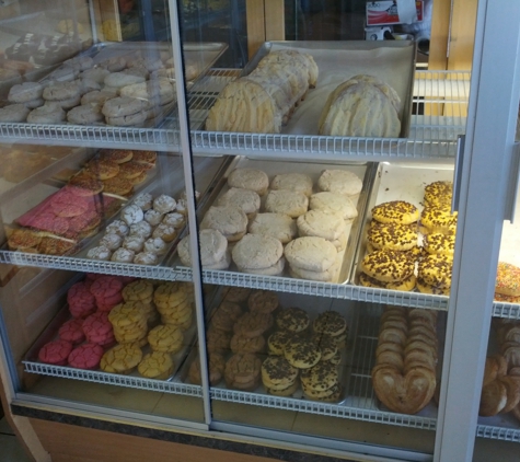 Rolling Dough Bakery & Patries - Moreno Valley, CA