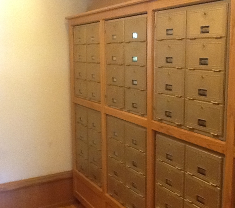 Woodside Mail Office - Redwood City, CA