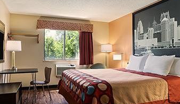 Super 8 by Wyndham Taylor/Detroit Area - Taylor, MI