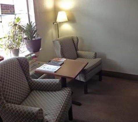 Country Hearth Inn & Suites Paducah - Paducah, KY