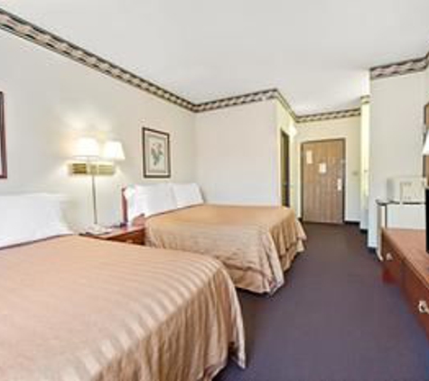 Travelodge by Wyndham St. Louis - Saint Louis, MO