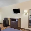 Travelodge by Wyndham Fort Myers - Bed & Breakfast & Inns