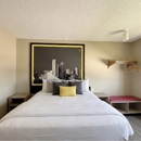 Super 8 by Wyndham Dallas Love Field Airport - Hotels