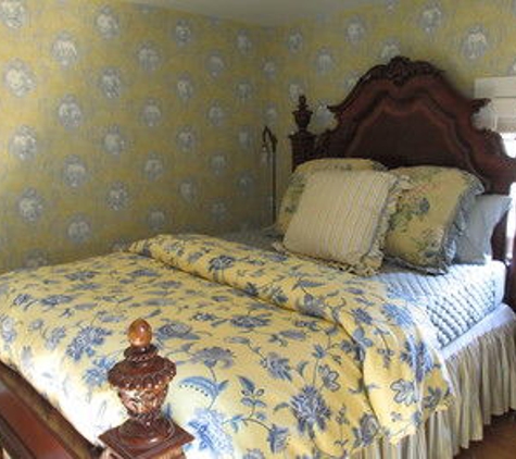 Queens Residence Bed & Breakfast - Ypsilanti, MI