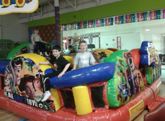Extreme Fun Inflatable Playland - Roseville, MI