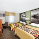 Super 8 by Wyndham Fairmont - Hotels