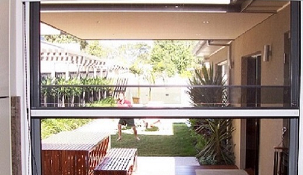 RETRACTASCREEN - Cheltenham, VIC. Sashless Servery