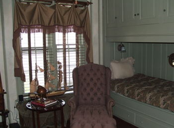 Queens Residence Bed & Breakfast - Ypsilanti, MI